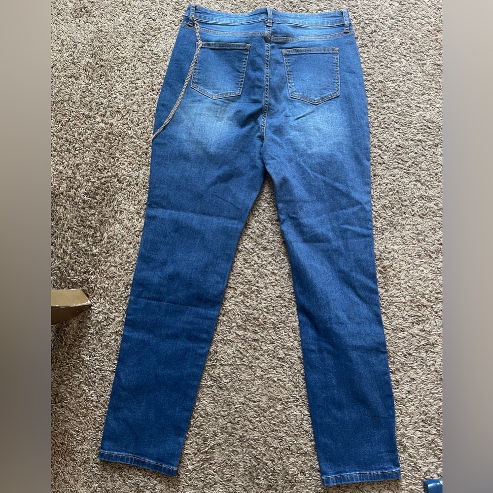 Fashion nova jeans with chains - Picture 4 of 5